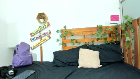 cris_dulce online show from May 18, 2026, 7:31 pm