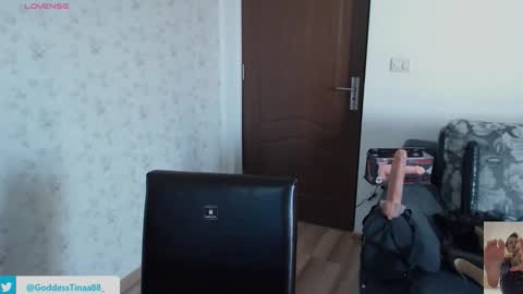 cris_tinne online show from October 28, 2025, 7:34 am