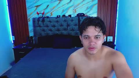 Snapshot of crisandmery chatting on May 10, 2026, 5:01 am CRISANDMERY online show from May 10, 2026, 5:01 am
