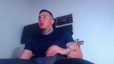 Snapshot of criss__tom chatting on February 4, 2026, 1:11 am Cristopher online show from February 4, 2026, 1:11 am