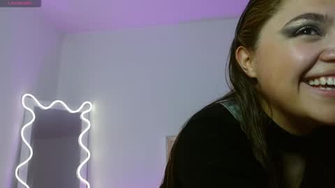 Snapshot of crisstal_tay chatting on October 1, 2025, 4:29 am Cris online show from October 1, 2025, 4:29 am