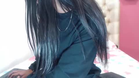 cristal_aron online show from December 7, 2024, 5:26 am