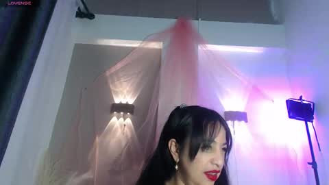 Snapshot of cristal_coopeer chatting on November 10, 2025, 8:08 pm Cristal yours Milf online show from November 10, 2025, 8:08 pm
