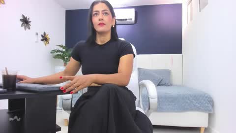 Snapshot of cristal_crossfit chatting on January 16, 2026, 6:23 pm Cristal online show from January 16, 2026, 6:23 pm