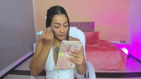 Snapshot of cristal_crossfit chatting on February 24, 2026, 10:24 am Cristal online show from February 24, 2026, 10:24 am