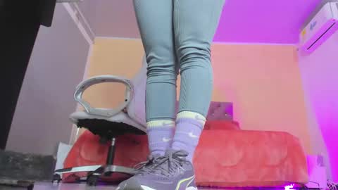 Snapshot of cristal_crossfit chatting on February 27, 2026, 10:04 am Cristal online show from February 27, 2026, 10:04 am