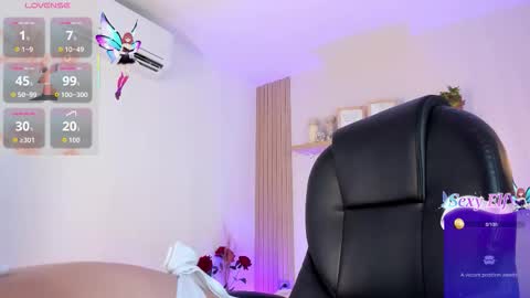 cristalfoxy_ online show from January 5, 2026, 7:28 pm