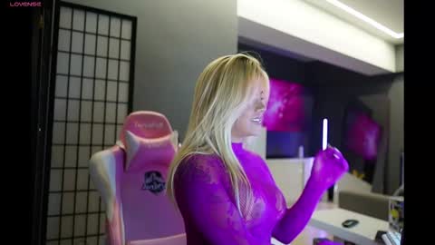 Laura online show from November 21, 2025, 9:08 am