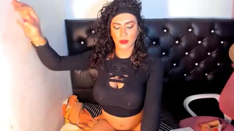 cristallwright online show from December 16, 2024, 9:52 pm