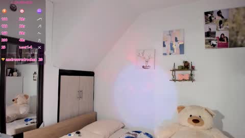 cristal online show from November 12, 2025, 1:22 pm