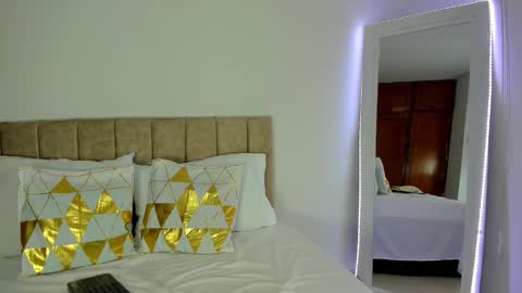 cristal walker online show from November 5, 2025, 12:05 pm