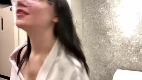 Snapshot of cristenfarias chatting on May 11, 2026, 9:45 pm Niki online show from May 11, 2026, 9:45 pm