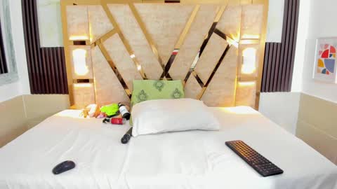 cristin  online show from December 27, 2024, 6:53 pm