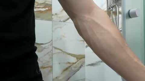 CristianoHailey online show from April 18, 2026, 9:37 pm