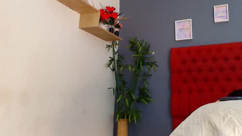 Cris  online show from March 23, 2026, 7:51 pm