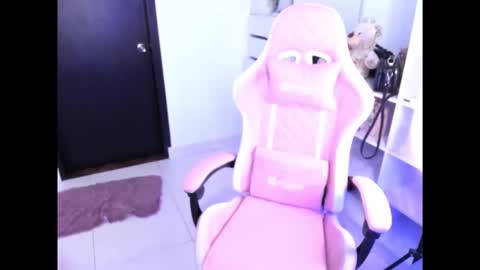 cristinasweet7 online show from April 15, 2026, 7:32 pm