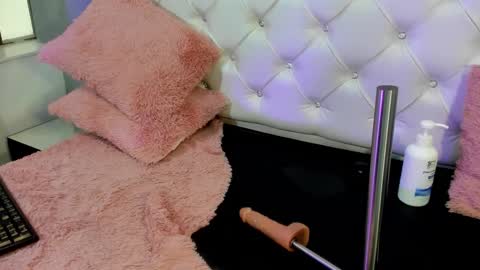 Cristina  online show from December 1, 2025, 8:03 pm