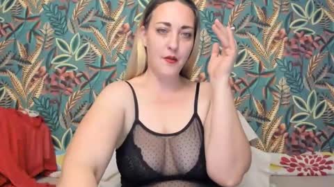 Snapshot of cristinnna chatting on December 17, 2025, 9:21 pm Cristina online show from December 17, 2025, 9:21 pm