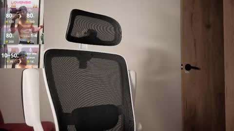 cristopher23  online show from December 15, 2025, 9:35 am