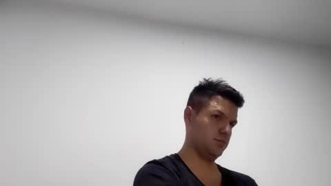 cristopher3042 online show from February 8, 2025, 5:08 am