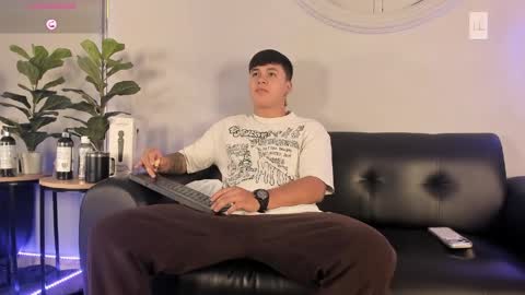 Cristopher online show from April 8, 2026, 11:43 am