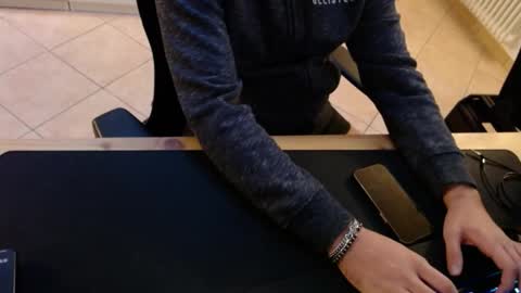 crocken_bisc online show from November 29, 2025, 3:48 pm