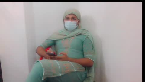 Snapshot of crossyangle chatting on March 29, 2026, 5:57 pm Crossy Angel online show from March 29, 2026, 5:57 pm