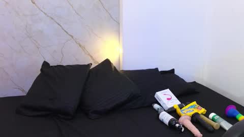 Snapshot of cry_baby800 chatting on October 17, 2025, 10:01 pm Cry online show from October 17, 2025, 10:01 pm