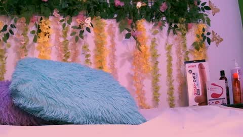 crysrus online show from January 17, 2025, 1:04 am