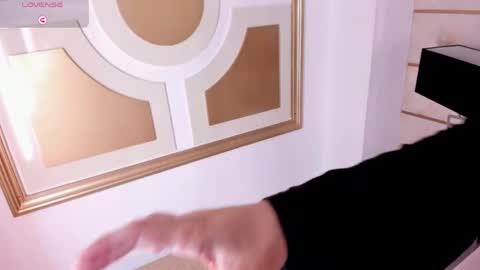 Crystal Rose  online show from April 12, 2026, 11:04 am