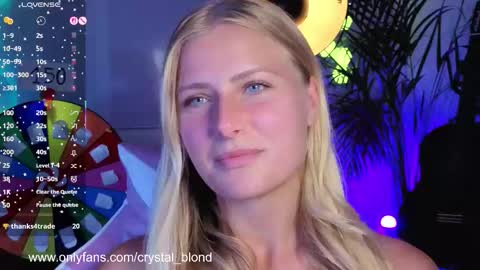 Crystal online show from September 19, 2025, 9:04 pm