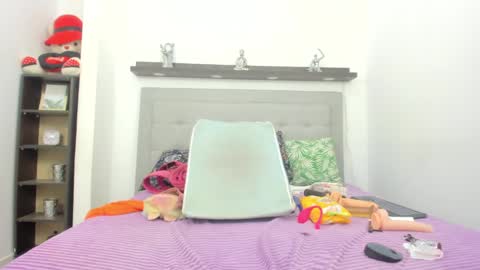 crystal_butterfly1 online show from February 1, 2025, 2:24 pm