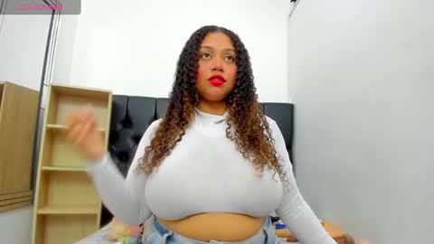 crystal_butterfly1 online show from March 8, 2025, 11:27 am