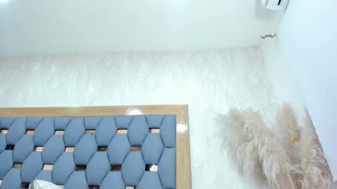 crystal_sm online show from November 10, 2025, 3:05 am