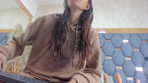 Snapshot of crystal_sm chatting on March 27, 2026, 3:12 am crystal_sm online show from March 27, 2026, 3:12 am