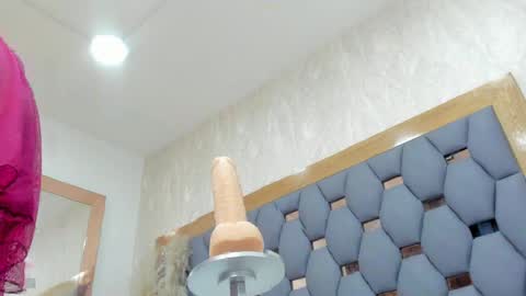 Snapshot of crystal_sm chatting on April 10, 2026, 3:23 am crystal_sm online show from April 10, 2026, 3:23 am