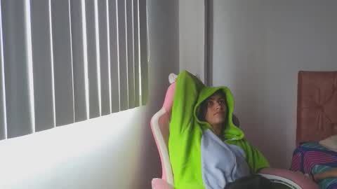 Snapshot of crystal_starx chatting on October 16, 2025, 4:19 pm Crystal Blaze online show from October 16, 2025, 4:19 pm