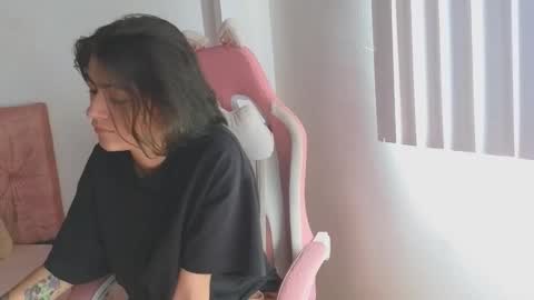 Snapshot of crystal_starx chatting on November 21, 2025, 3:33 pm Crystal Blaze online show from November 21, 2025, 3:33 pm