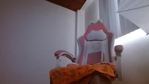 Snapshot of crystal_starx chatting on December 16, 2025, 11:37 am Crystal Blaze online show from December 16, 2025, 11:37 am