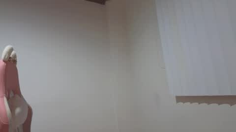 Snapshot of crystal_starx chatting on December 17, 2025, 10:21 am Crystal Blaze online show from December 17, 2025, 10:21 am