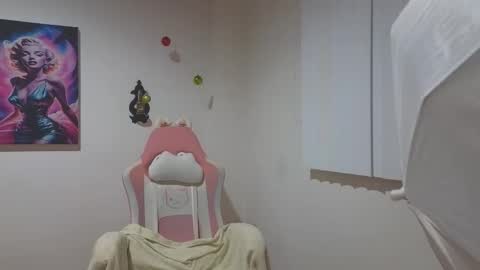 Snapshot of crystal_starx chatting on December 22, 2025, 9:39 am Crystal Blaze online show from December 22, 2025, 9:39 am