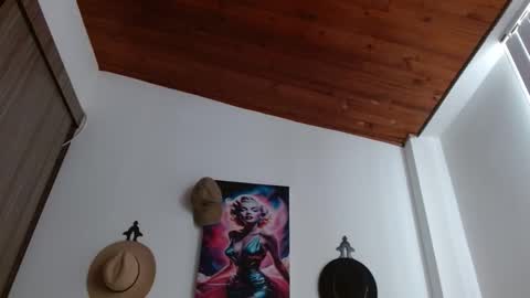 Snapshot of crystal_starx chatting on February 9, 2026, 4:22 pm Crystal Blaze online show from February 9, 2026, 4:22 pm