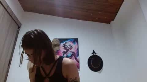 Snapshot of crystal_starx chatting on February 11, 2026, 3:11 am Crystal Blaze online show from February 11, 2026, 3:11 am