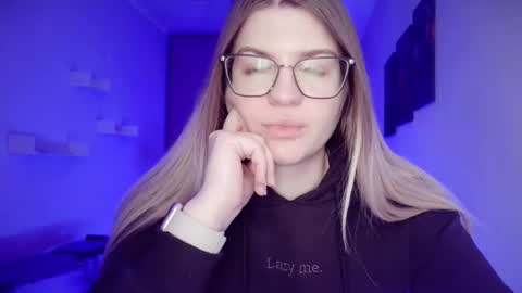 crystalblush01 online show from April 28, 2026, 10:20 am
