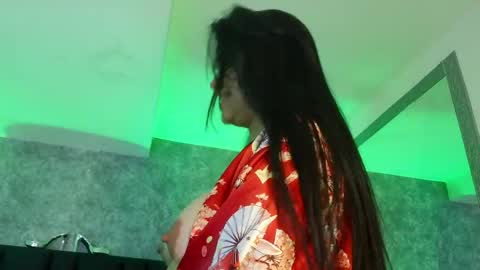 Snapshot of crystalboow chatting on May 18, 2026, 6:36 pm Crystal online show from May 18, 2026, 6:36 pm
