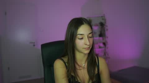 Snapshot of crystalbrunette18 chatting on April 8, 2026, 6:19 pm Crystalbrunette18 online show from April 8, 2026, 6:19 pm