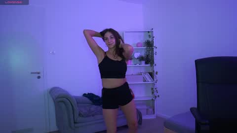 Snapshot of crystalbrunette18 chatting on April 18, 2026, 7:07 pm Crystalbrunette18 online show from April 18, 2026, 7:07 pm