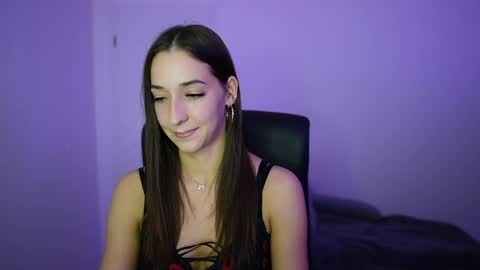 Snapshot of crystalbrunette18 chatting on May 5, 2026, 7:44 pm Crystalbrunette18 online show from May 5, 2026, 7:44 pm