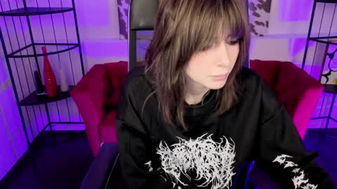 crystallbloom online show from April 1, 2026, 1:50 am