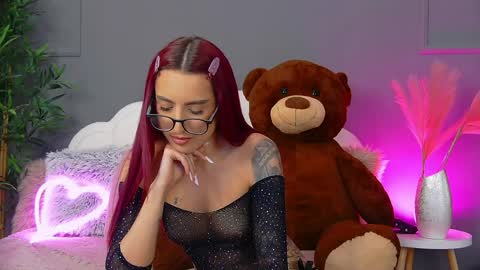 crystallred online show from April 9, 2026, 6:19 am